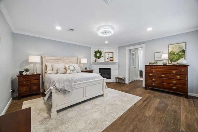 2507 Golden Pond Drive, Kingwood, TX 77345