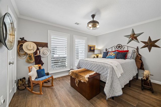2507 Golden Pond Drive, Kingwood, TX 77345