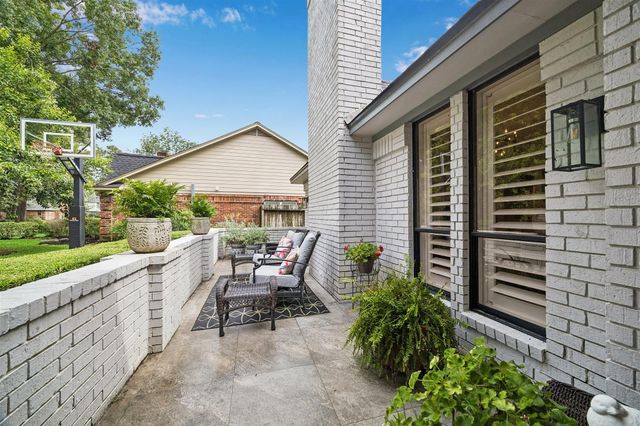 2507 Golden Pond Drive, Kingwood, TX 77345