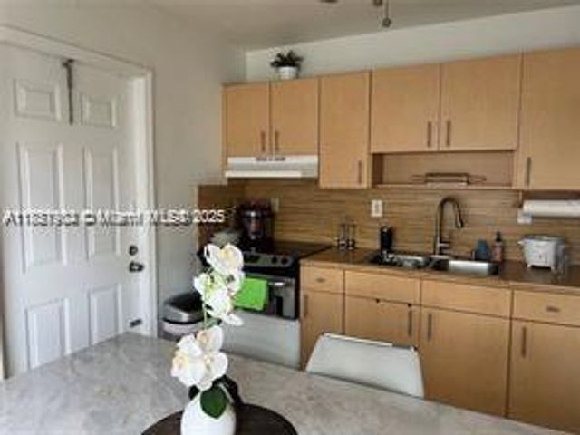 3287 NW 13th Ter 3287, Miami, FL 33125