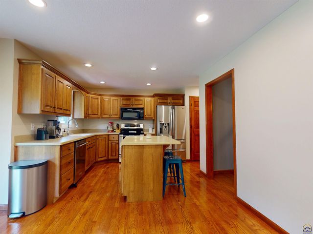 3404 SE 39th TER, Topeka, KS 66609