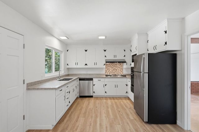 1720 Terrace Drive, Belmont, CA 94002