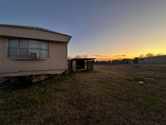 40 County Rd 3557, Cleveland, TX 77327