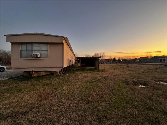40 County Rd 3557, Cleveland, TX 77327