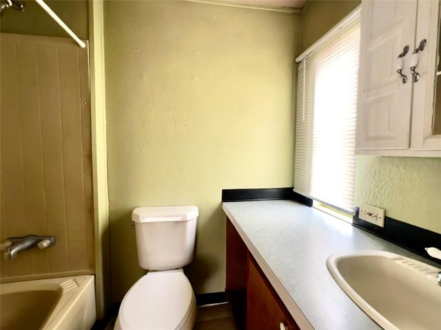 40 County Rd 3557, Cleveland, TX 77327