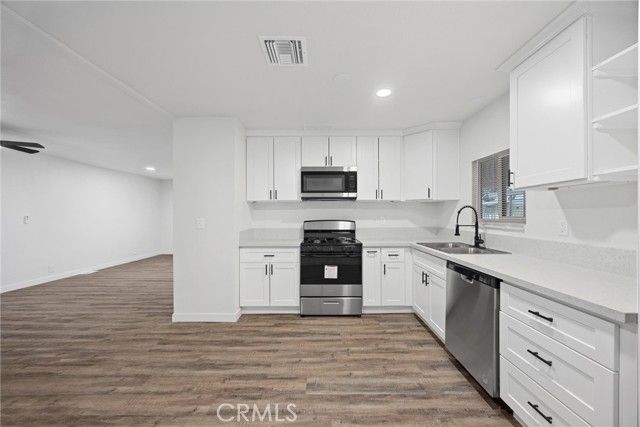 335 Hickorywood Lane, Bakersfield, CA 93308