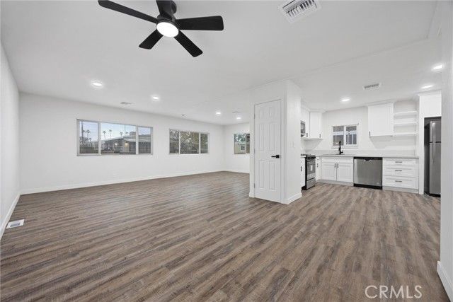 335 Hickorywood Lane, Bakersfield, CA 93308