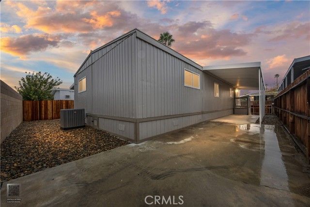 335 Hickorywood Lane, Bakersfield, CA 93308