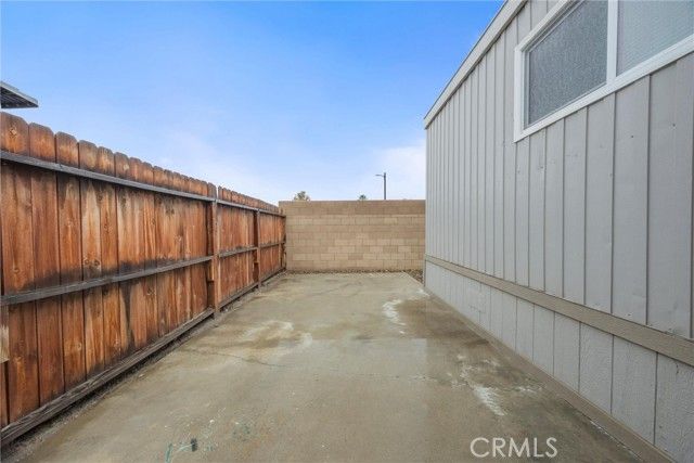 335 Hickorywood Lane, Bakersfield, CA 93308