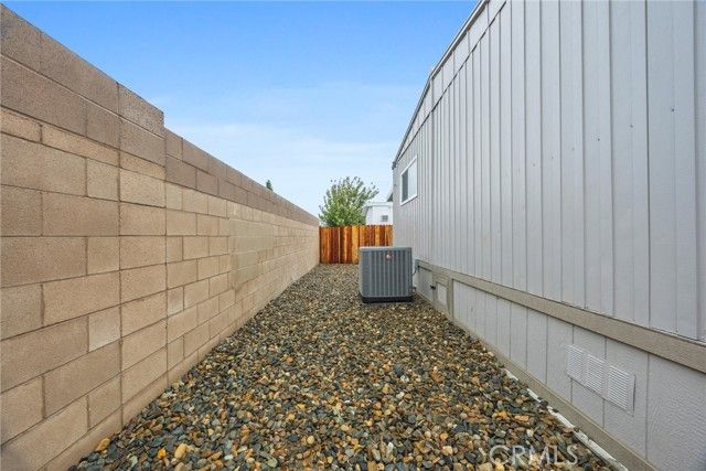 335 Hickorywood Lane, Bakersfield, CA 93308