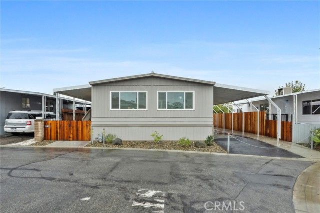 335 Hickorywood Lane, Bakersfield, CA 93308