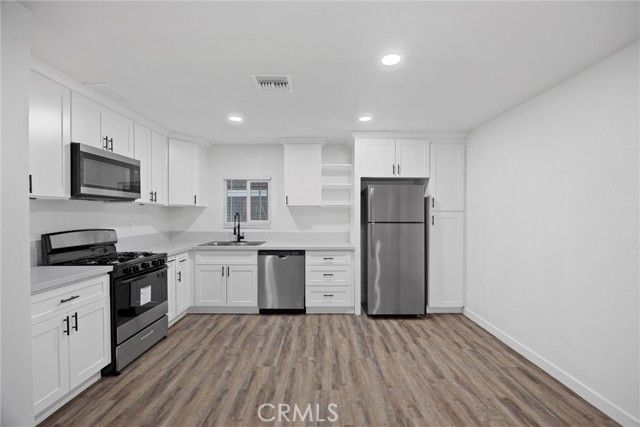 335 Hickorywood Lane, Bakersfield, CA 93308