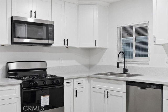 335 Hickorywood Lane, Bakersfield, CA 93308