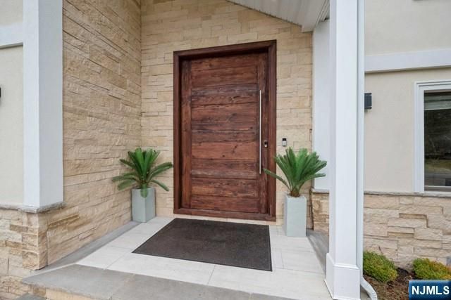 15 Fox Run, North Caldwell, NJ 07006