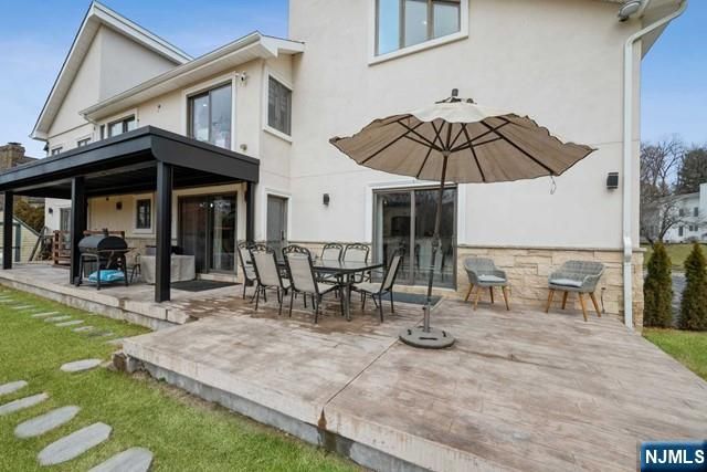 15 Fox Run, North Caldwell, NJ 07006