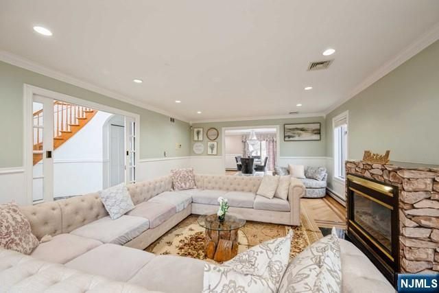 15 Fox Run, North Caldwell, NJ 07006