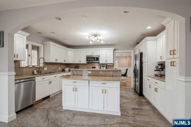 15 Fox Run, North Caldwell, NJ 07006