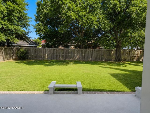 104 Woodlake Lane, Lafayette, LA 70508