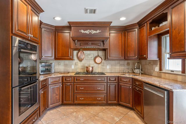 110 Thornwood Road, Massapequa Park, NY 11762