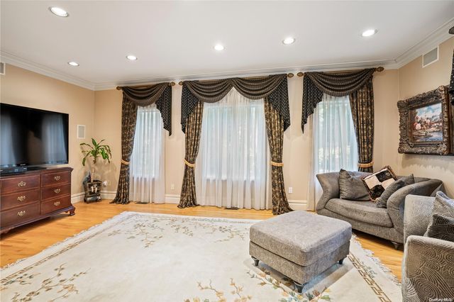 74 Bacon Road, Old Westbury, NY 11568