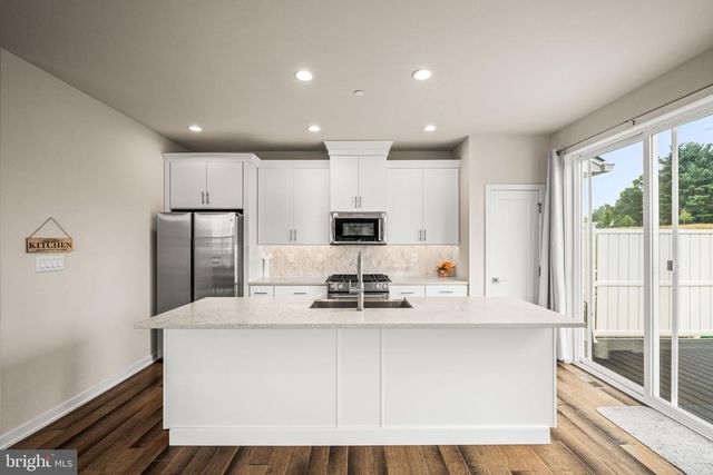 49 TAMARACK CIR, Norristown, PA 19403