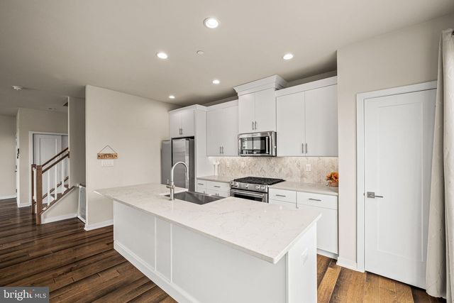 49 TAMARACK CIR, Norristown, PA 19403