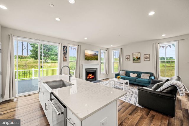 49 TAMARACK CIR, Norristown, PA 19403