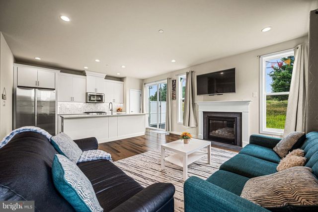 49 TAMARACK CIR, Norristown, PA 19403