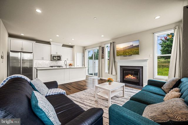 49 TAMARACK CIR, Norristown, PA 19403