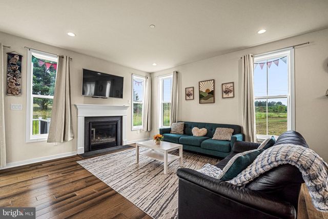 49 TAMARACK CIR, Norristown, PA 19403