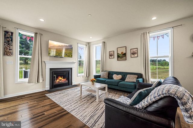 49 TAMARACK CIR, Norristown, PA 19403