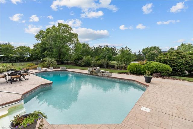 1865 S Woodside LN, Virginia Beach, VA 23454