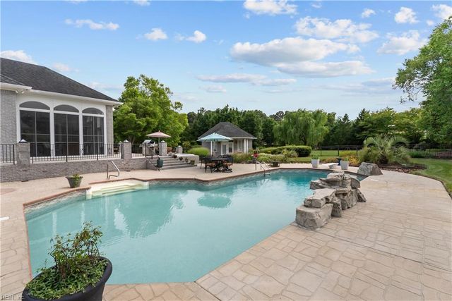 1865 S Woodside LN, Virginia Beach, VA 23454
