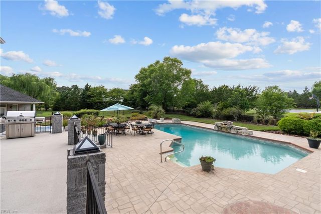 1865 S Woodside LN, Virginia Beach, VA 23454