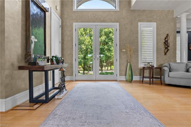 1865 S Woodside LN, Virginia Beach, VA 23454