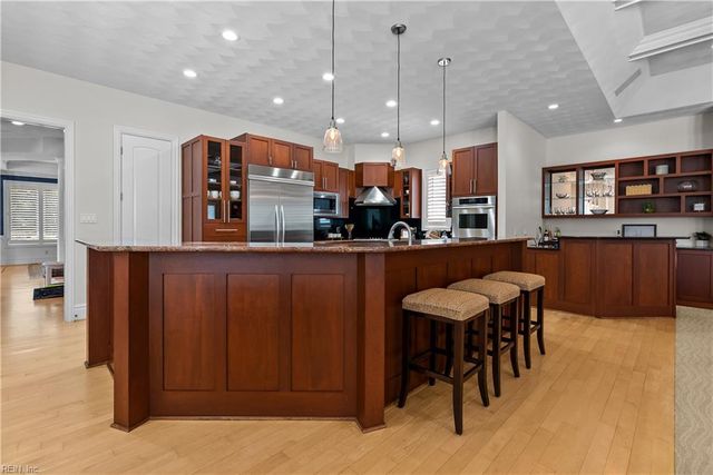 1865 S Woodside LN, Virginia Beach, VA 23454