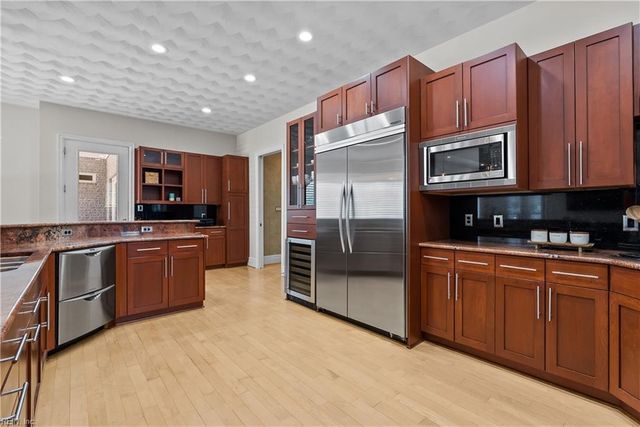 1865 S Woodside LN, Virginia Beach, VA 23454