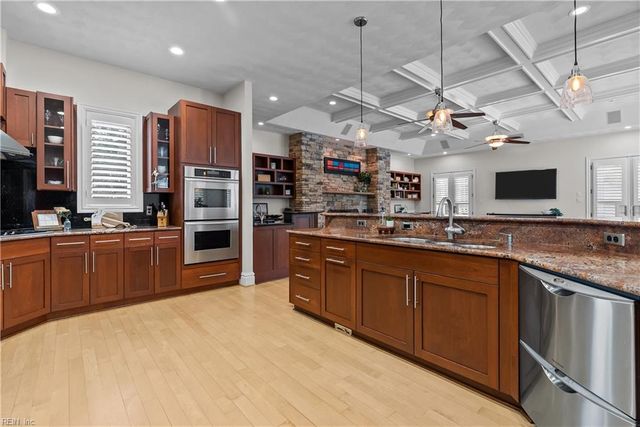 1865 S Woodside LN, Virginia Beach, VA 23454