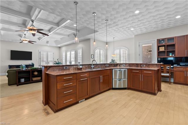 1865 S Woodside LN, Virginia Beach, VA 23454