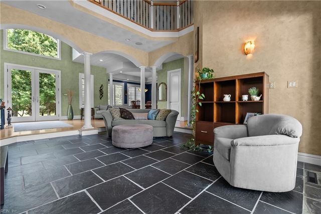 1865 S Woodside LN, Virginia Beach, VA 23454