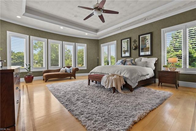 1865 S Woodside LN, Virginia Beach, VA 23454
