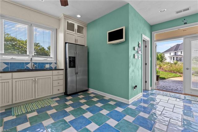 1865 S Woodside LN, Virginia Beach, VA 23454