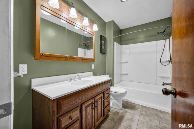 5334 N UNIVERSITY Street, Peoria, IL 61614