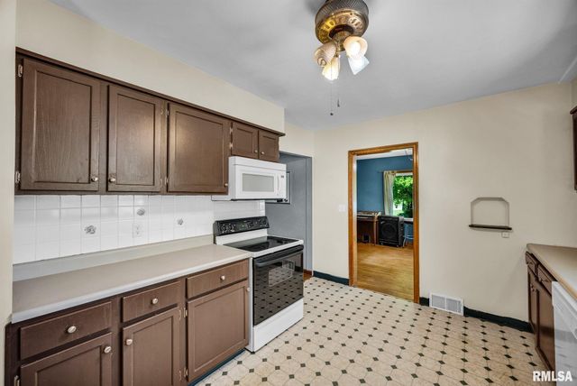 5334 N UNIVERSITY Street, Peoria, IL 61614