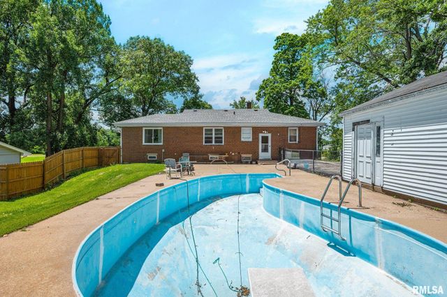 5334 N UNIVERSITY Street, Peoria, IL 61614