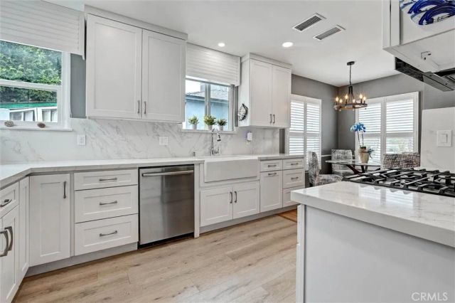 17415 Victory, Lake Balboa, CA 91406