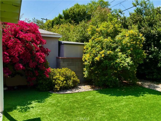 17415 Victory, Lake Balboa, CA 91406