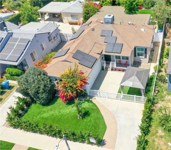 17415 Victory, Lake Balboa, CA 91406