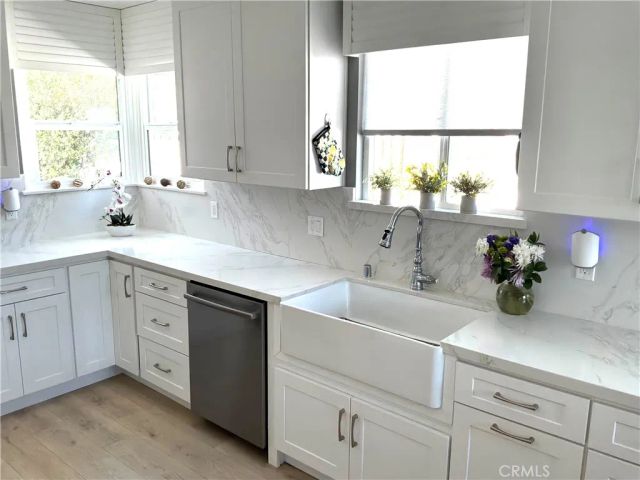 17415 Victory, Lake Balboa, CA 91406
