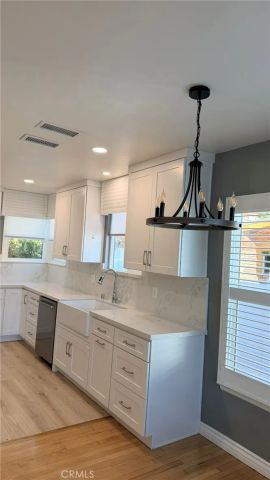 17415 Victory, Lake Balboa, CA 91406